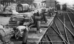 Entladen der ersten Haubitzen 1956 in Niederlahnstein.